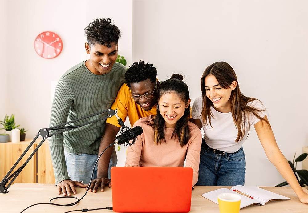 Teenagers-working-together